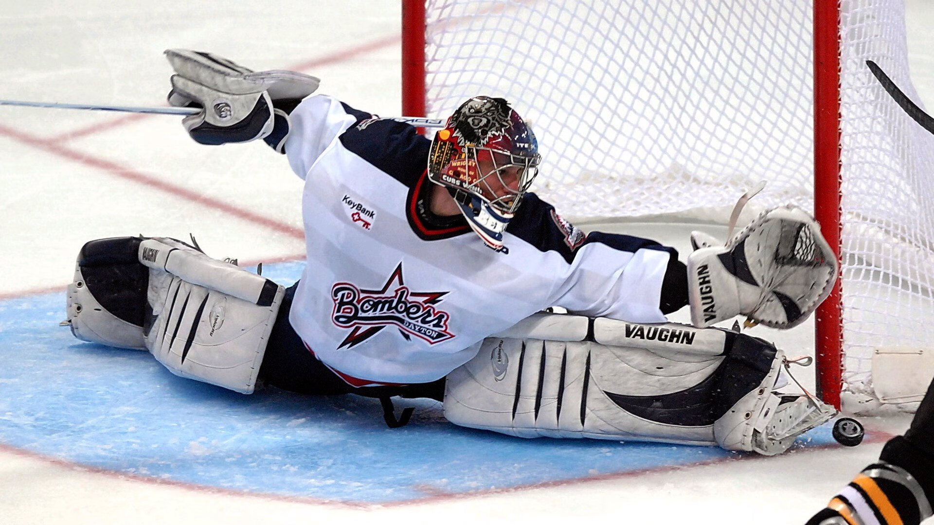 总决赛直播观看人数突破千万引发社交热潮，总决赛在哪