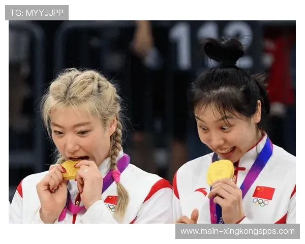 女篮姑娘用汗水赢得荣耀