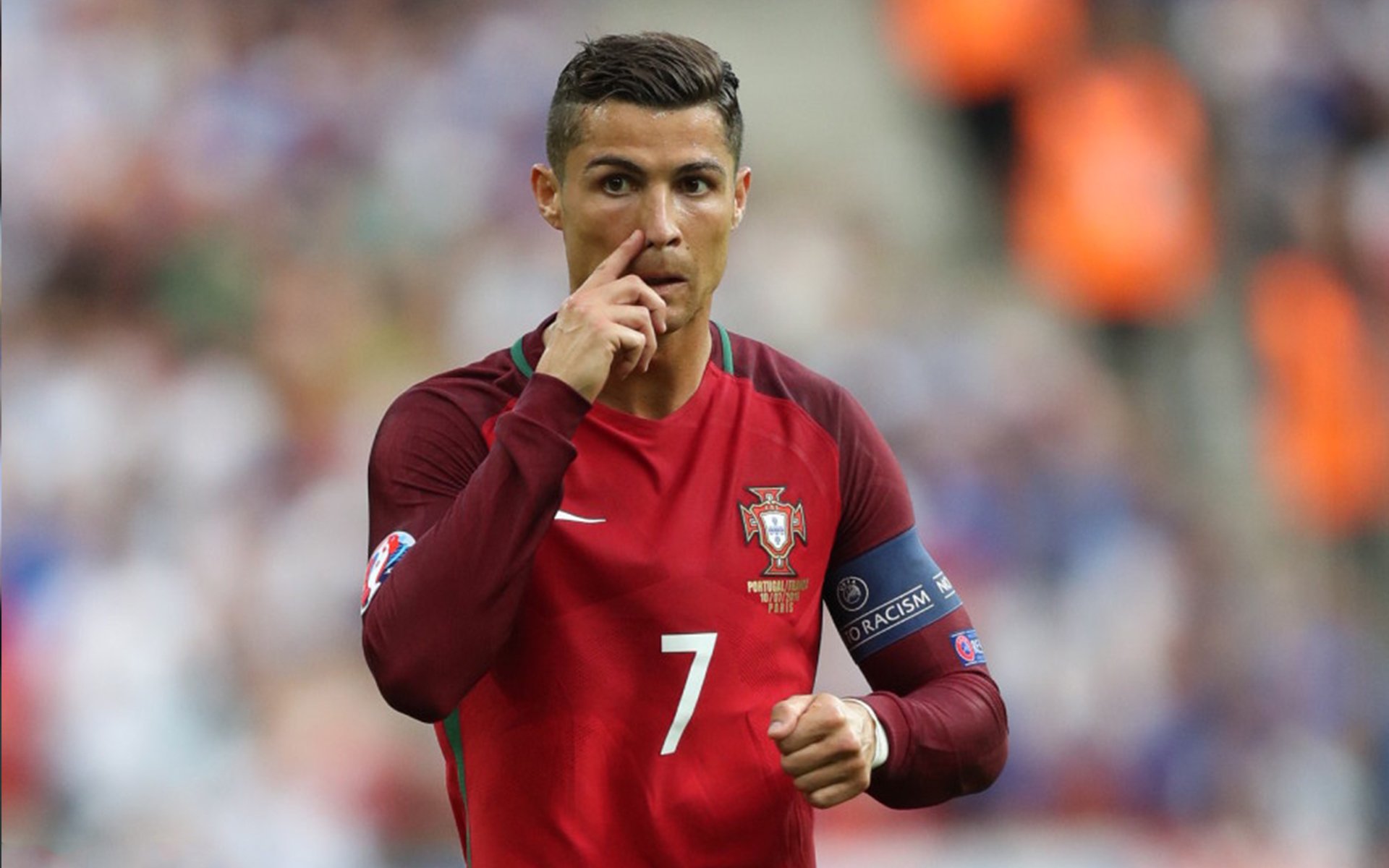 星空体育中国-门将逼抢失误遭断球破门，门将开球直接破门视频